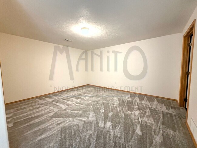 Building Photo - **MOVE-IN SPECIAL** Beautiful Private Comm...
