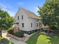 Building Photo - 915 E Homer St