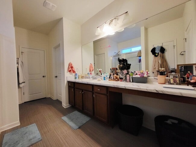 Building Photo - 366 Crandon Rd