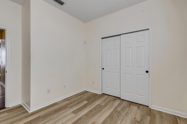 Building Photo - 627 Aeolian Dr