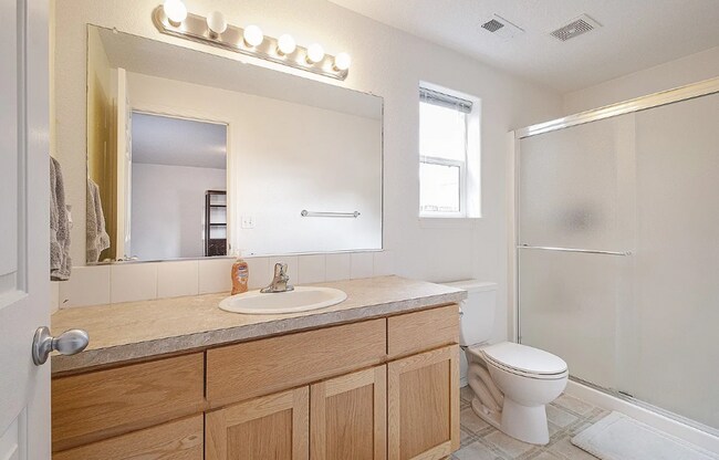 Building Photo - 3579 NE Harvest Dr