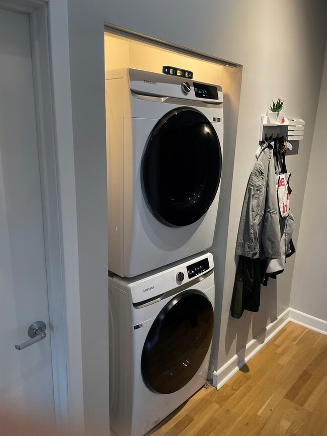 Building Photo - 1305 S Michigan Ave