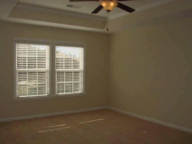 Building Photo - 104 Ventura Pl