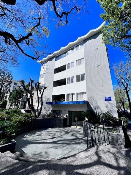 Building Photo - 351 N Palm Dr