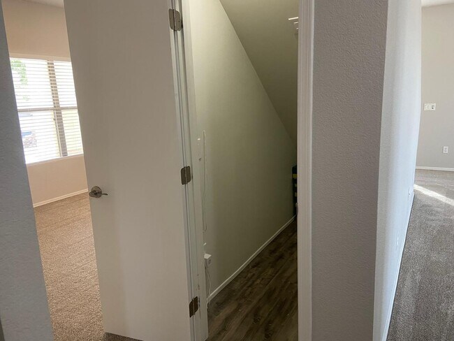 Building Photo - 1330 E Pedro Rd