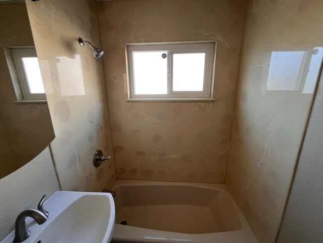 Building Photo - kl303r