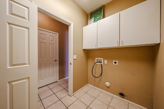 Building Photo - Charming 4BD, 2BA home in Chandler!