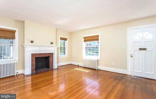 Building Photo - 107 Morgan St