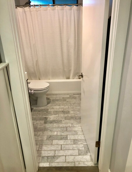 bathroom - 5550 Traffic Way