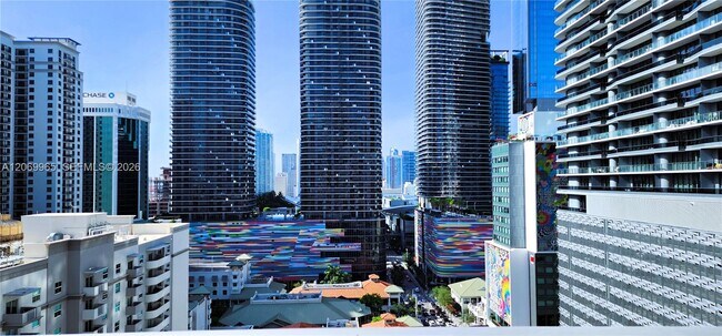 Building Photo - 1100 S Miami Ave