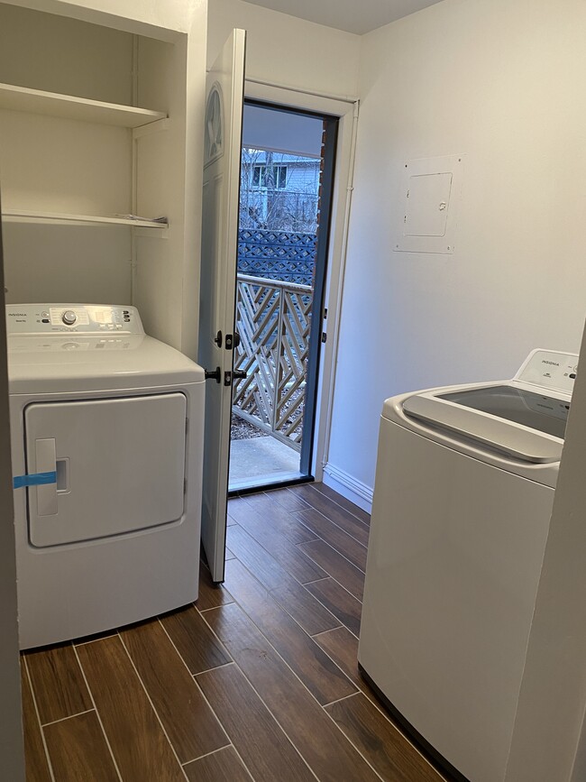 Building Photo - 6 Dogwood Ct