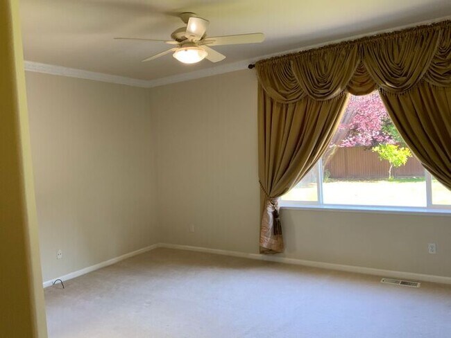 Building Photo - Sky Hawks finest at a price that can't be beat