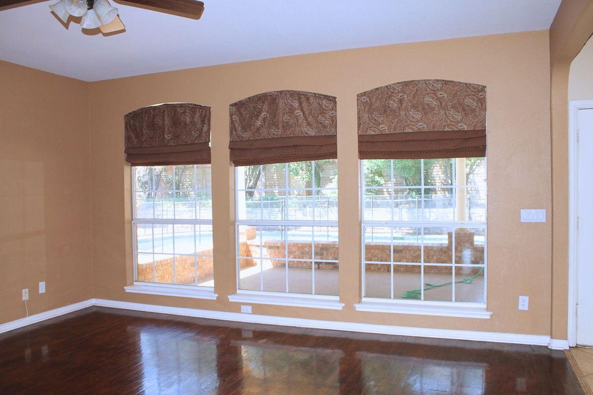 Building Photo - 2719 Hidden Lake Dr