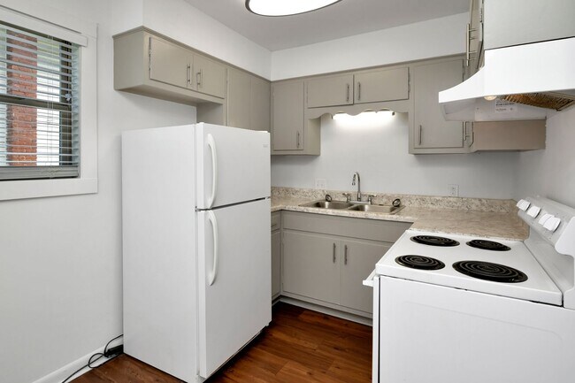 Interior Photo - Monette