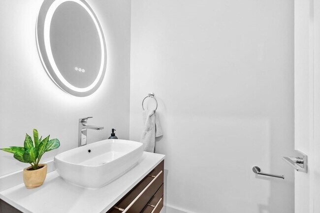 Building Photo - 65 Pleasant St