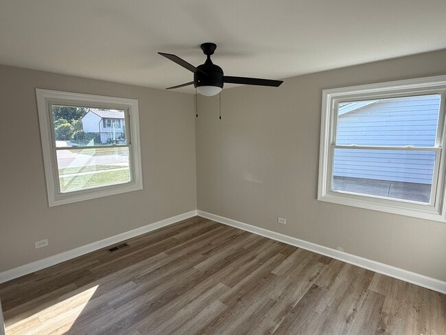 Building Photo - 1220 Kingston Ln