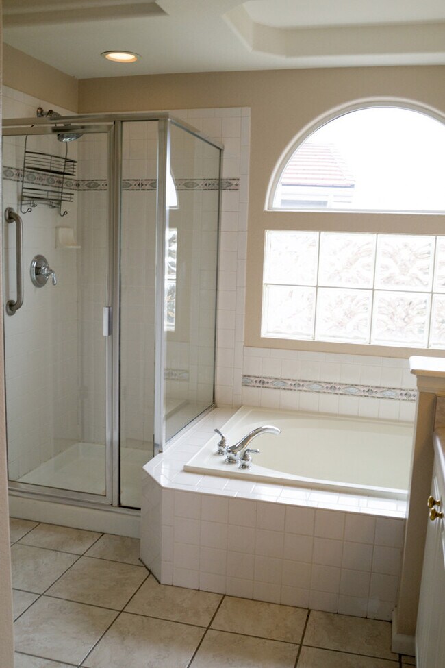 Building Photo - Evolve Real Estate: Available Immediately 3 Bedroom on a Huge Lot Facing Open Space! No Pets.