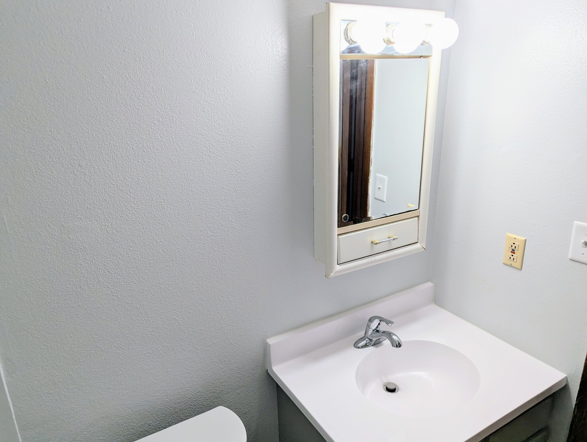 Building Photo - 182 3rd Ave