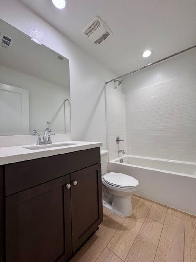 Building Photo - Spacious 4 Bedroom Home for Lease in Winch...
