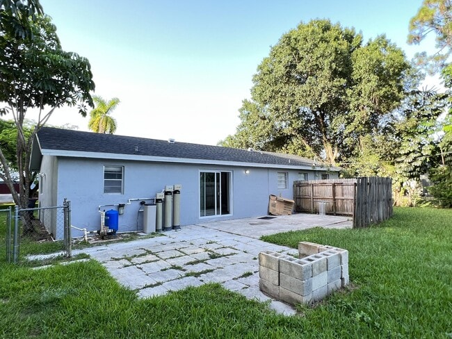 Building Photo - 4696 Collier Rd