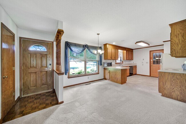 Building Photo - Lovely 3 Bed 2 Bath Ranch Home on Large Lot!