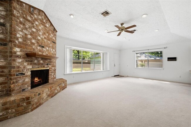 Building Photo - 1834 Clover Spring Dr