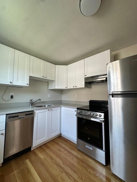 Building Photo - 184 Broadway St