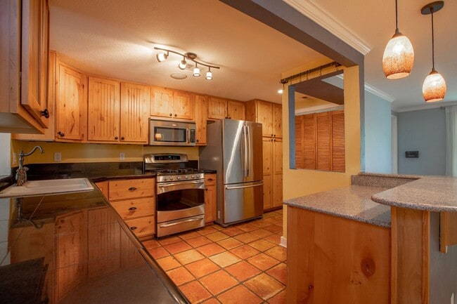 Building Photo - Charming 3 bedroom/2 bathroom Single Family Home!