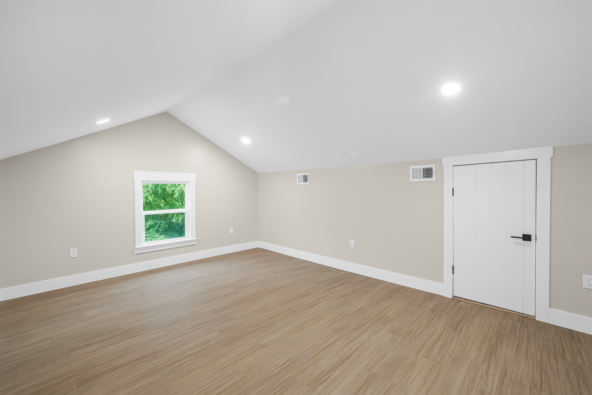Building Photo - 71 Dreamland Park Dr