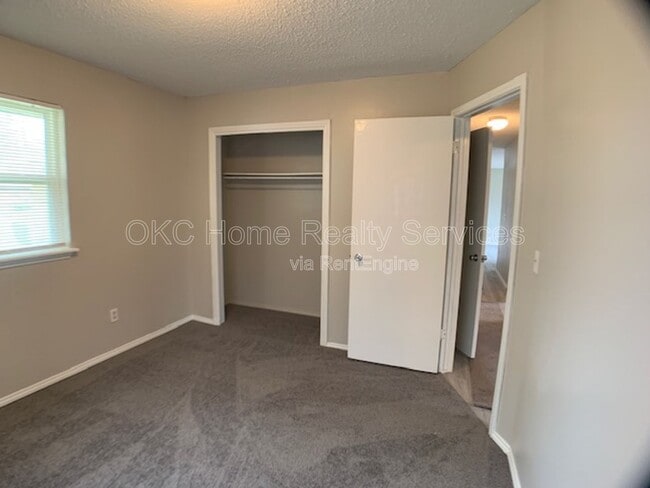 Building Photo - 6812 S Land Ave