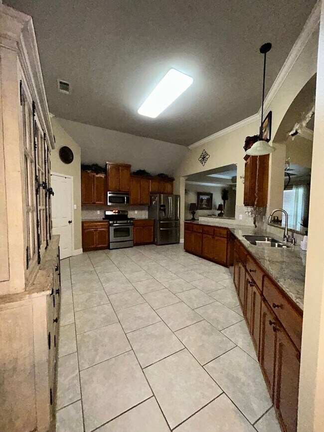 Building Photo - 41488 Creekstone Avenue