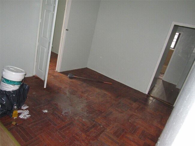 Building Photo - 2059 McGraw Ave