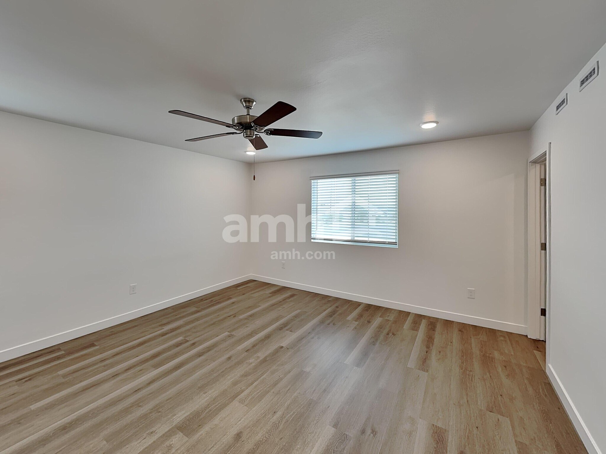 Building Photo - 6975 N 125th Dr