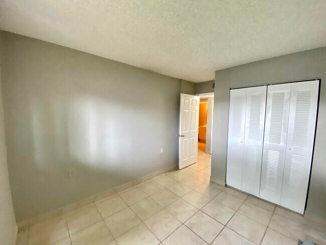 Building Photo - 1127 Lake Terry Dr