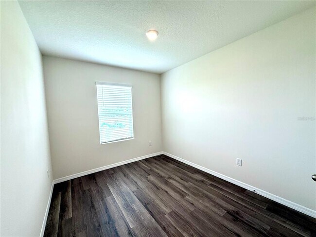 Building Photo - 1213 BALSAM Dr