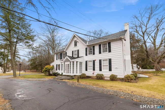 Building Photo - 523 Danbury Rd