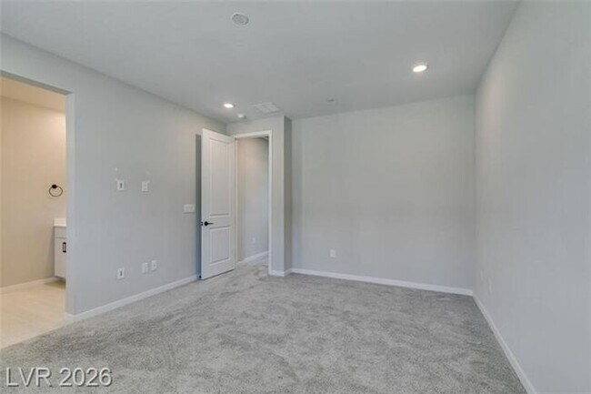 Building Photo - BEAUTIFUL 4 BEDROOM PROPERTY IN GATED COMMUNITY!