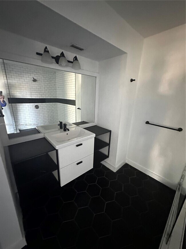 Building Photo - 6201 SW 116th Pl