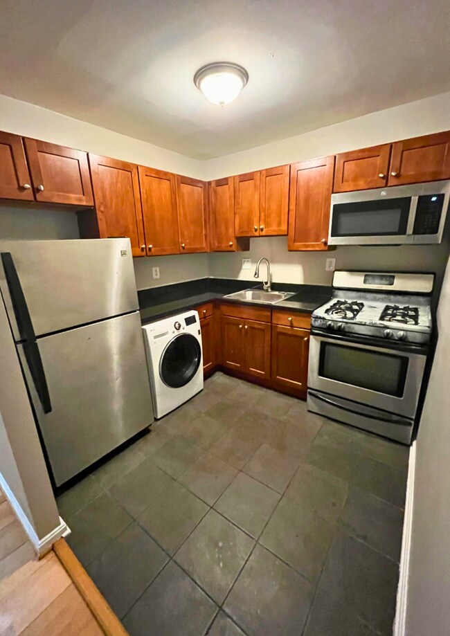 Primary Photo - Modern 2-Bedroom Apartment with In-Unit La...