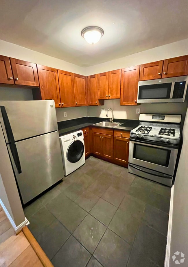 Building Photo - Modern 2-Bedroom Apartment with In-Unit La...