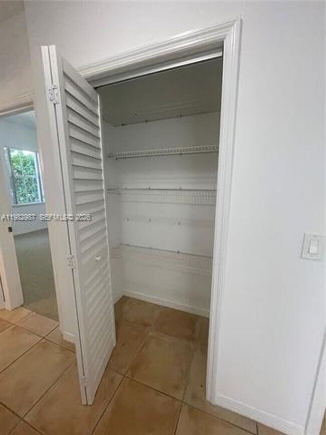 Building Photo - 3421 SW 25th St