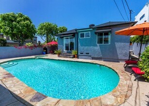 Building Photo - PRIVATE HOUSE.. POOL.  3 Bedroom + 2 Bath. In UNIT WASHER / DRYER