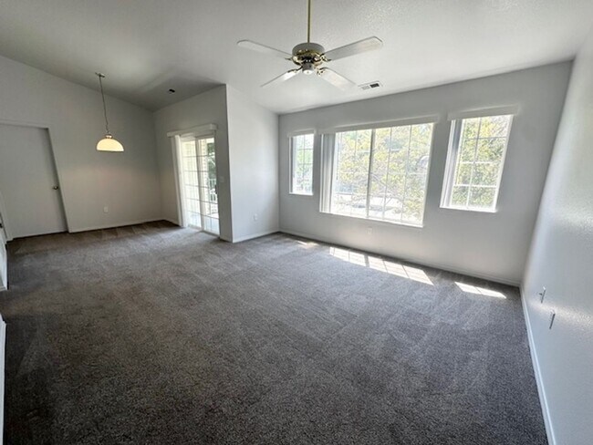 Building Photo - Affordable living at Westside Apartments!