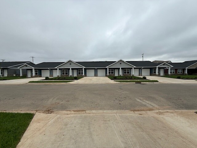 Building Photo - 907 Rocky Ln