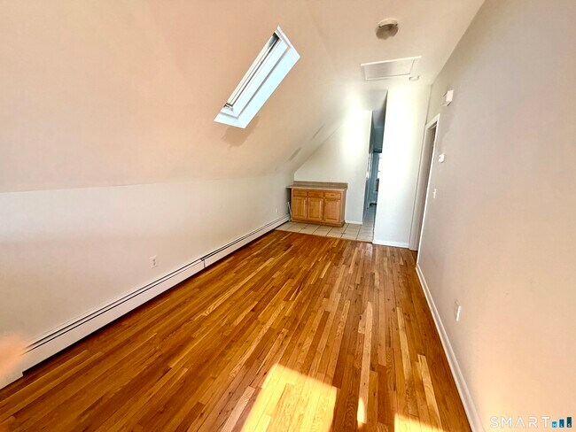 Building Photo - 410 Davidson St