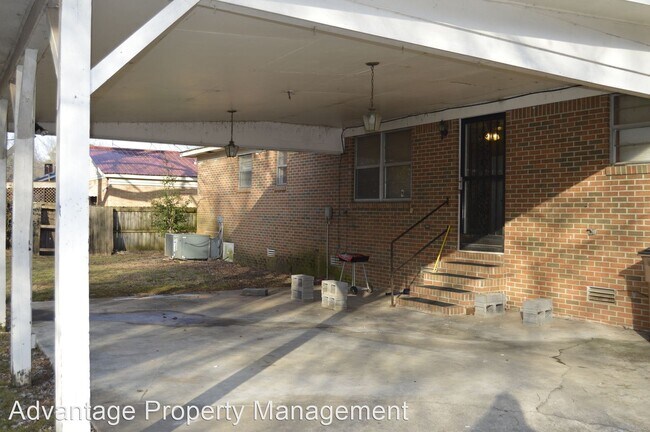 Building Photo - 3 br, 2 bath House - 1611 Chenault Dr SE