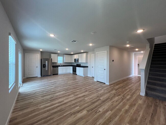 Building Photo - Charming 3/2.5 2 Story Home in Hiddenbrook