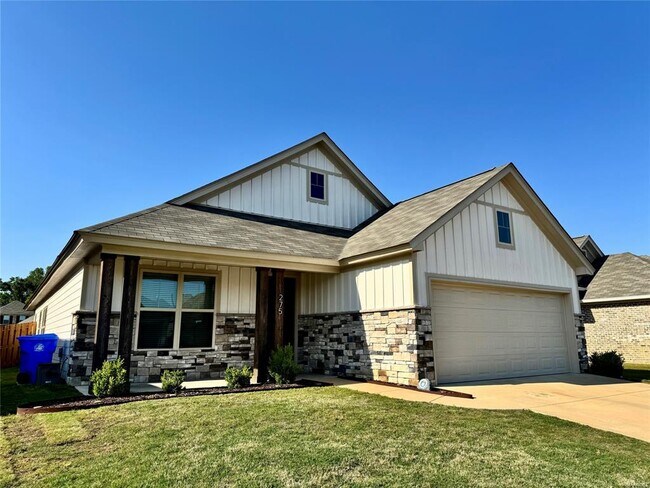 Primary Photo - 275 Hedgefield Dr