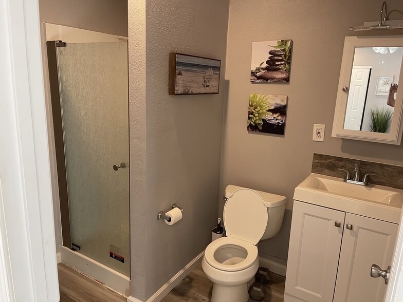 Building Photo - 13601 Oxford Ct