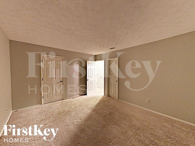 Building Photo - 1998 Glenwood Downs Dr